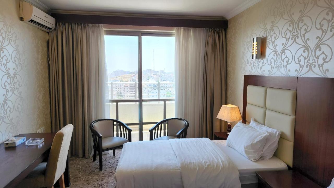 Red Crescent Guesthouse Ramallah Dış mekan fotoğraf