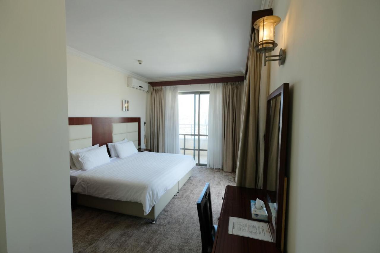 Red Crescent Guesthouse Ramallah Dış mekan fotoğraf
