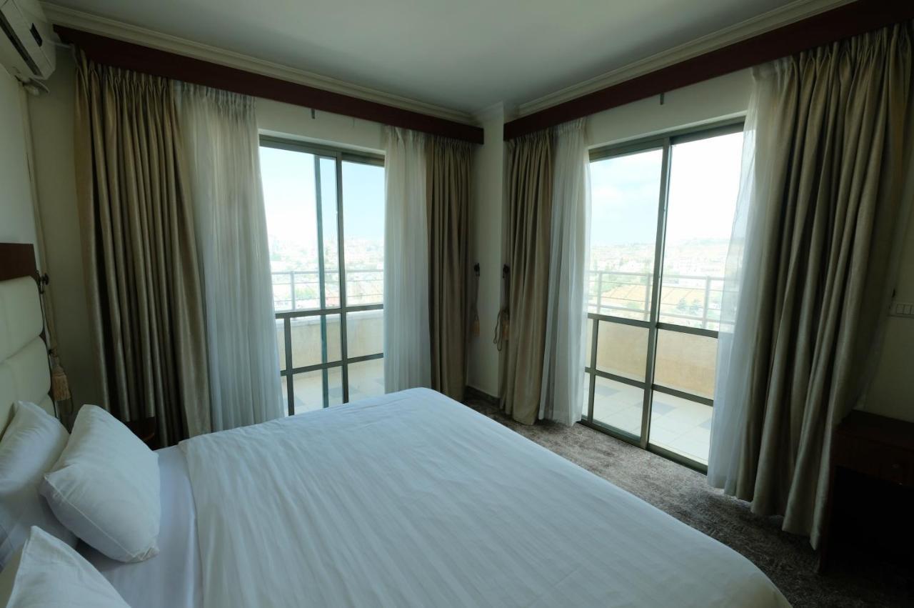 Red Crescent Guesthouse Ramallah Dış mekan fotoğraf