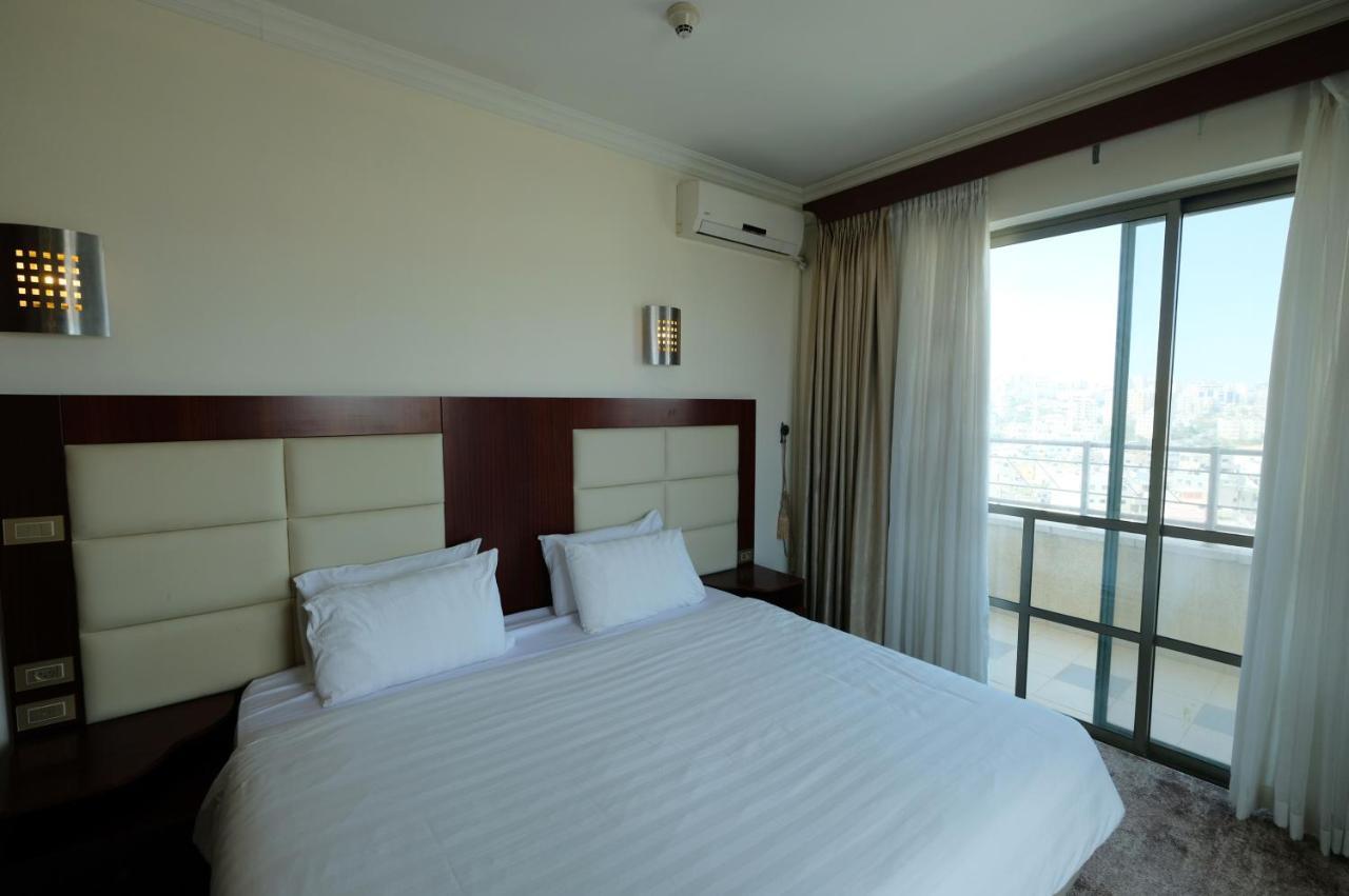 Red Crescent Guesthouse Ramallah Dış mekan fotoğraf