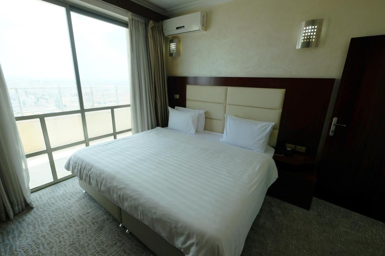 Red Crescent Guesthouse Ramallah Dış mekan fotoğraf